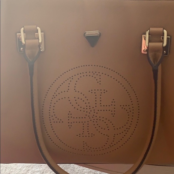 Guess (11) - Picture 6 of 6